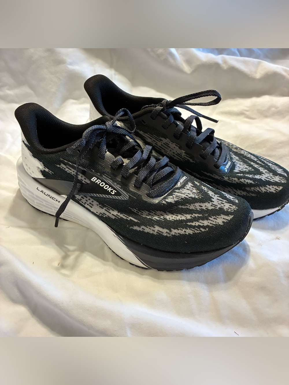 Brooks Launch Women’s Running Shoes — Black/White